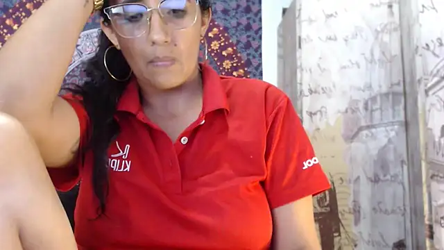 Lucyy Naugthy online show from February 3, 2:00 am