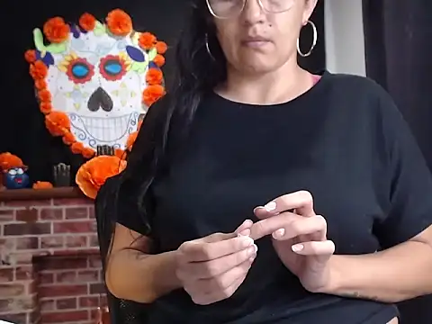 Snapshot of Lucyy_Naugthy chatting on November 19, 12:05 pm Lucyy Naugthy online show from November 19, 12:05 pm