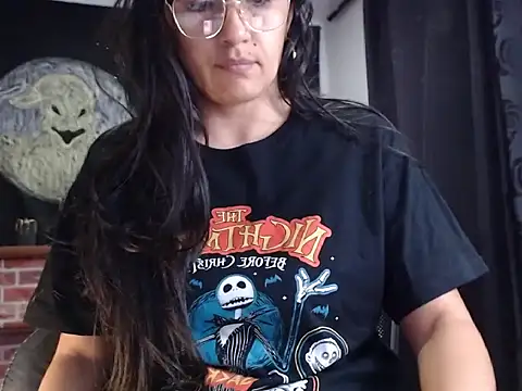 Snapshot of Lucyy_Naugthy chatting on November 6, 1:15 pm Lucyy Naugthy online show from November 6, 1:15 pm