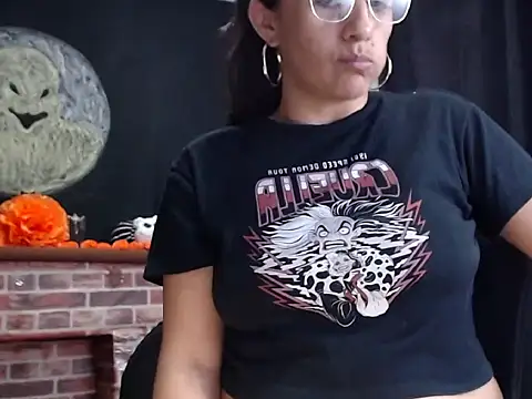 Snapshot of Lucyy_Naugthy chatting on November 8, 1:25 pm Lucyy Naugthy online show from November 8, 1:25 pm