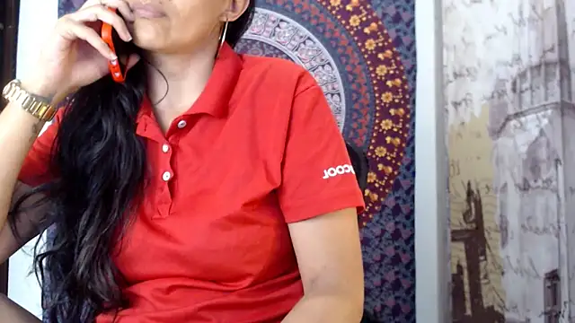 Lucyy Naugthy online show from February 17, 1:36 am