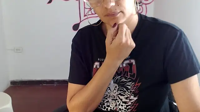 Lucyy Naugthy online show from March 6, 2:01 pm