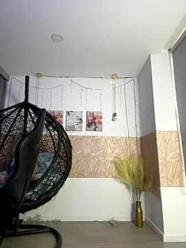 Snapshot of Nahomy_cute1 chatting on November 27, 9:37 pm Nahomy cute1 online show from November 27, 9:37 pm