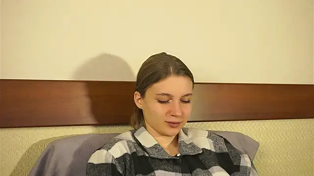 Snapshot of RoslynArcuo chatting on October 31, 8:27 pm RoslynArcuo online show from October 31, 8:27 pm