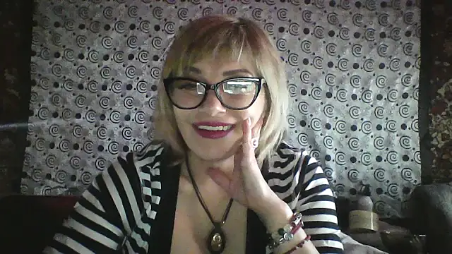 Lia Ray online show from November 24, 8:31 pm