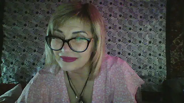 Lia Ray online show from December 3, 8:30 pm