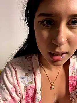 Snapshot of cristalxxx_hott chatting on October 18, 3:19 am cristalxxx hott online show from October 18, 3:19 am
