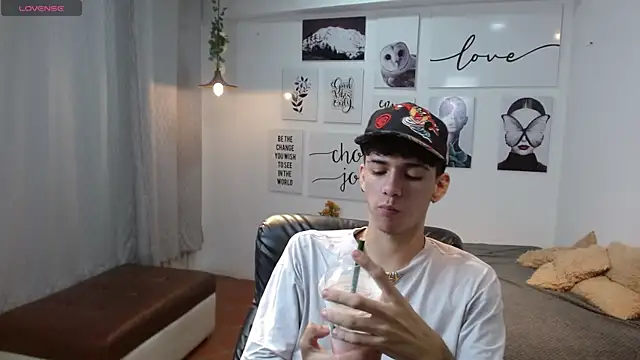 AmethystShadow17 online show from November 18, 4:43 pm