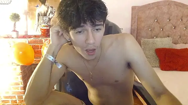 AmethystShadow17 online show from February 15, 1:21 pm