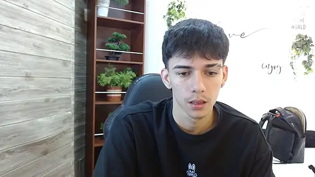 AmethystShadow17 online show from April 23, 4:19 am