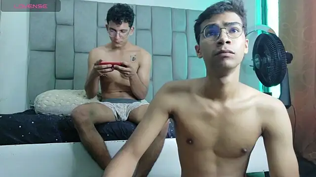 Desire4Duo online show from May 11, 11:44 am