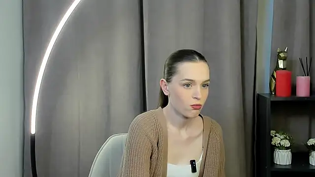Snapshot of BritneySabeiha chatting on October 22, 3:22 pm BritneySabeiha online show from October 22, 3:22 pm