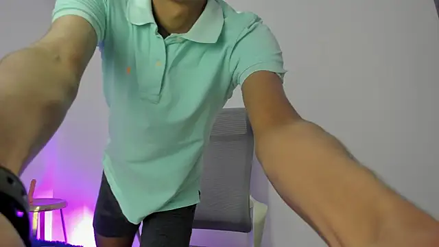 Snapshot of TwinkD_asian chatting on October 18, 12:18 pm TwinkD asian online show from October 18, 12:18 pm