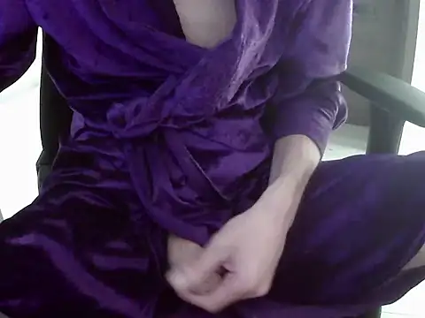 Snapshot of Batboy94 chatting on November 15, 10:58 pm Batboy94 online show from November 15, 10:58 pm