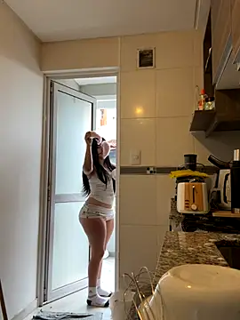 Snapshot of GODDESS_zyrene chatting on December 3, 6:07 pm GODDESS zyrene online show from December 3, 6:07 pm