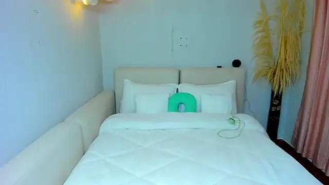 Snapshot of Maximiliano-03 chatting on October 17, 11:39 pm Maximiliano-03 online show from October 17, 11:39 pm