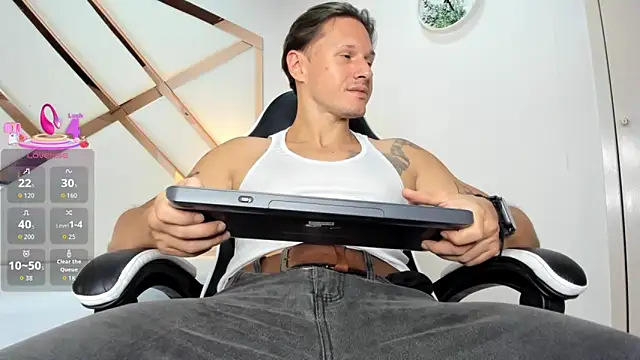 Justin valverde online show from March 11, 7:41 pm