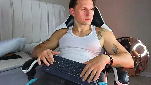 Justin valverde online show from March 26, 3:16 am