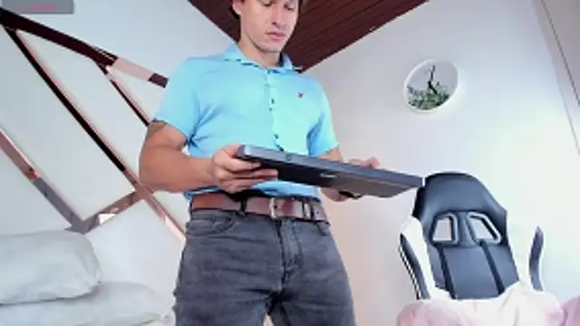 Snapshot of Justin_valverde chatting on February 12, 7:35 pm Justin valverde online show from February 12, 7:35 pm