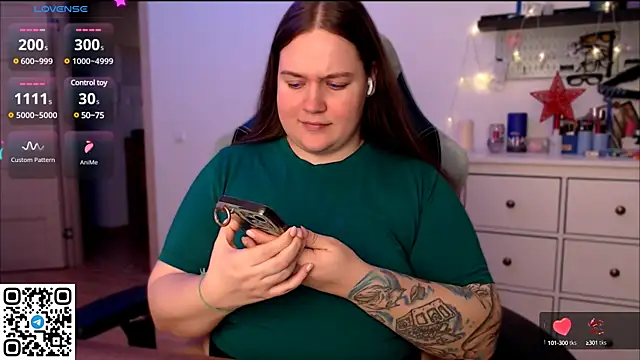 SummerTina online show from December 7, 6:10 pm