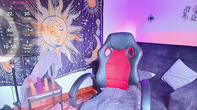 Cat  Moon   online show from July 17, 8:17 pm