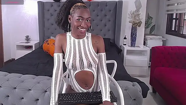 Snapshot of meilybarbie chatting on October 15, 8:17 pm meilybarbie online show from October 15, 8:17 pm