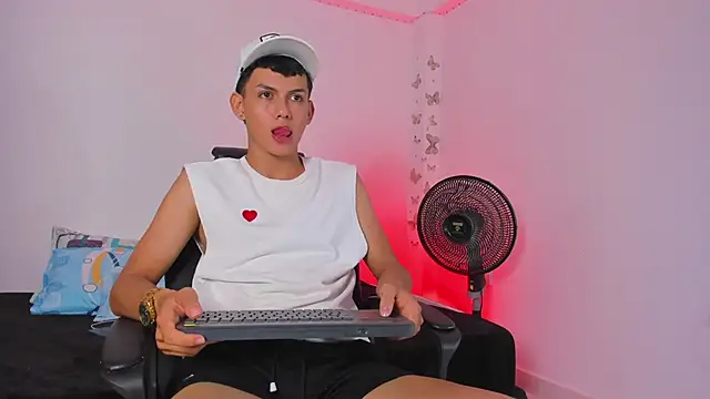 Axel Cody  online show from November 19, 8:20 pm