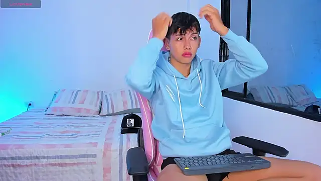 Snapshot of Axel_Cody_ chatting on February 5, 11:17 am Axel Cody online show from February 5, 11:17 am