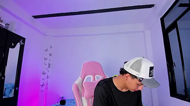 Snapshot of Axel_Cody_ chatting on March 1, 11:32 am Axel Cody online show from March 1, 11:32 am