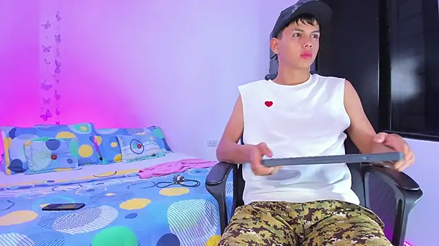 Snapshot of Axel_Cody_ chatting on December 19, 11:45 am Axel Cody online show from December 19, 11:45 am