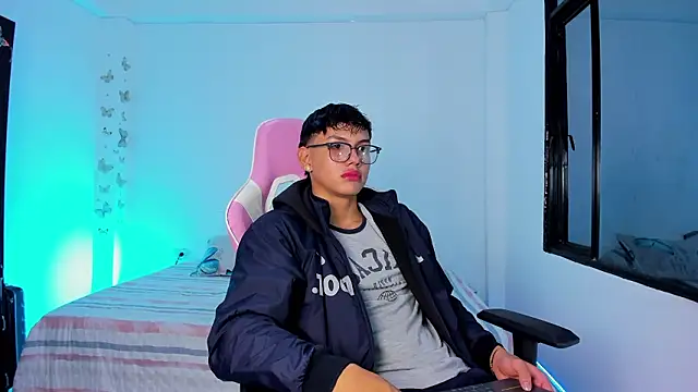 Snapshot of Axel_Cody_ chatting on February 11, 11:10 am Axel Cody online show from February 11, 11:10 am