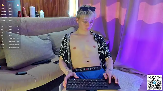 Snapshot of Logan_mett chatting on May 9, 11:57 am Logan mett online show from May 9, 11:57 am
