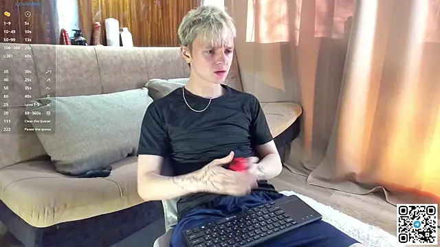 Snapshot of Logan_mett chatting on April 27, 3:10 pm Logan mett online show from April 27, 3:10 pm
