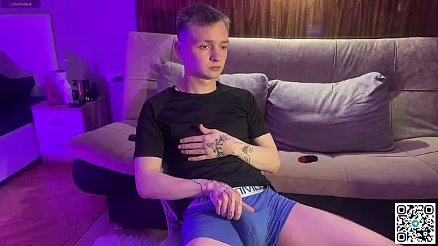 Snapshot of Logan_mett chatting on May 25, 5:55 pm Logan mett online show from May 25, 5:55 pm
