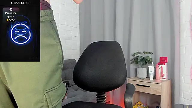 MATEO HUNTER online show from December 18, 5:45 am