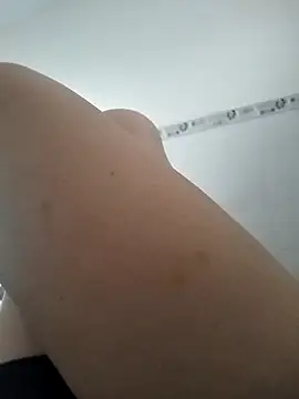 Snapshot of Amanda-_ena- chatting on December 4, 6:23 am Amanda- ena- online show from December 4, 6:23 am