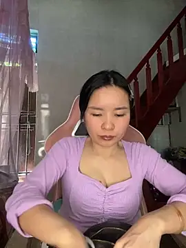 Snapshot of Listen-ly chatting on November 30, 4:13 am Listen-ly online show from November 30, 4:13 am