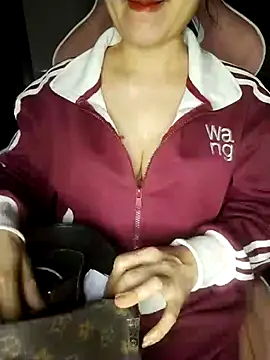 Snapshot of Listen-ly chatting on November 12, 2:43 pm Listen-ly online show from November 12, 2:43 pm