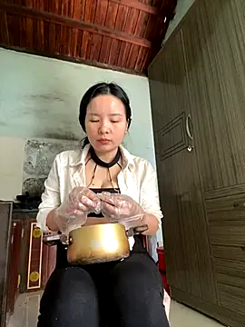 Snapshot of Listen-ly chatting on November 26, 3:50 am Listen-ly online show from November 26, 3:50 am