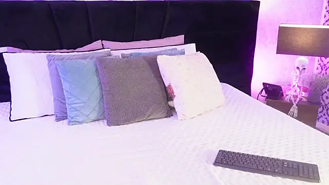 mariianna lopez  online show from March 12, 3:05 pm