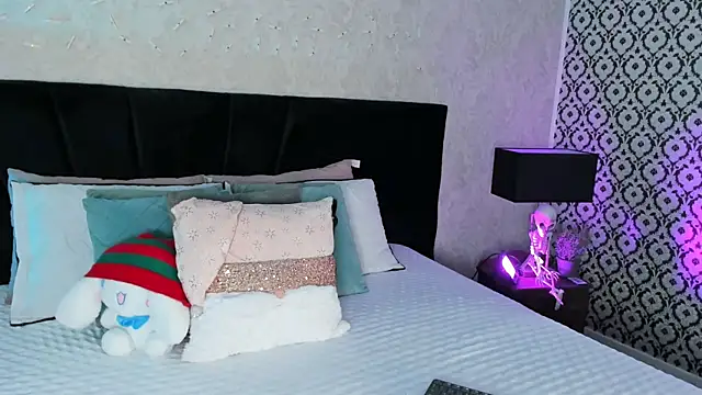 mariianna lopez  online show from February 6, 6:04 pm