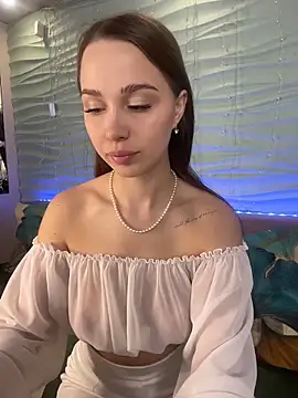 MiyaMeow- online show from November 4, 7:01 am