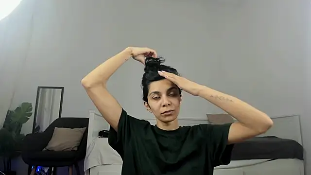 ReneeVoss online show from March 3, 3:46 am