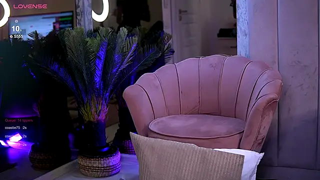 Snapshot of ReneeVoss chatting on October 21, 3:55 pm ReneeVoss online show from October 21, 3:55 pm