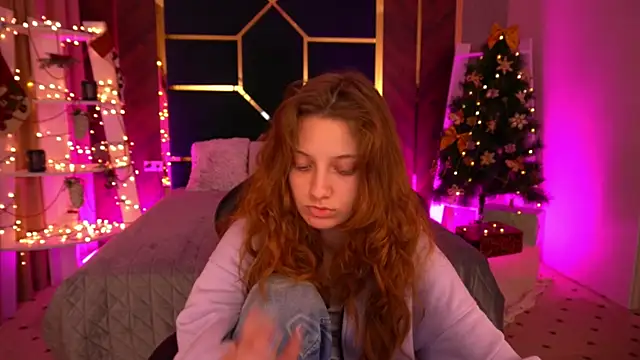 Snapshot of CuteeFoxy chatting on December 22, 2:28 pm CuteeFoxy online show from December 22, 2:28 pm