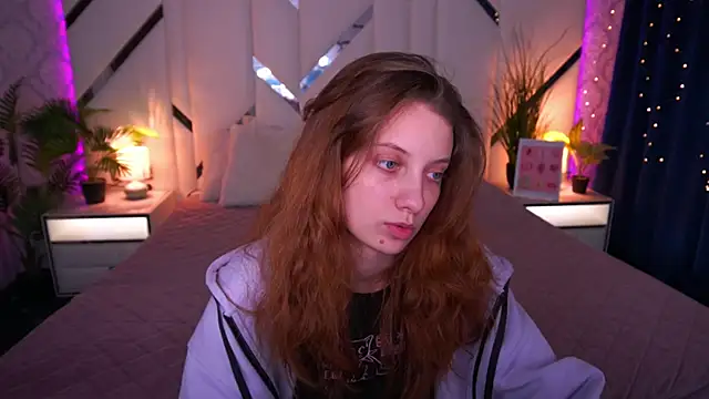 Snapshot of CuteeFoxy chatting on February 3, 2:44 pm CuteeFoxy online show from February 3, 2:44 pm