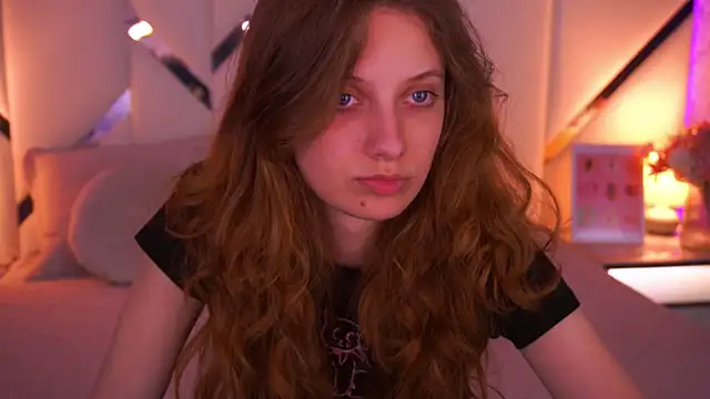 CuteeFoxy online show from May 11, 1:23 pm