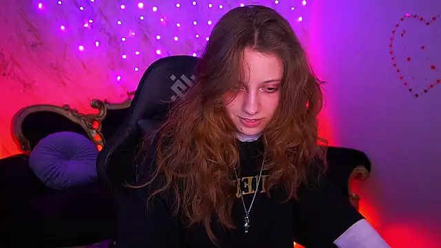 Snapshot of CuteeFoxy chatting on February 23, 2:50 pm CuteeFoxy online show from February 23, 2:50 pm