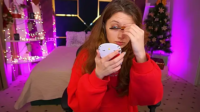 Snapshot of CuteeFoxy chatting on January 7, 2:22 pm CuteeFoxy online show from January 7, 2:22 pm