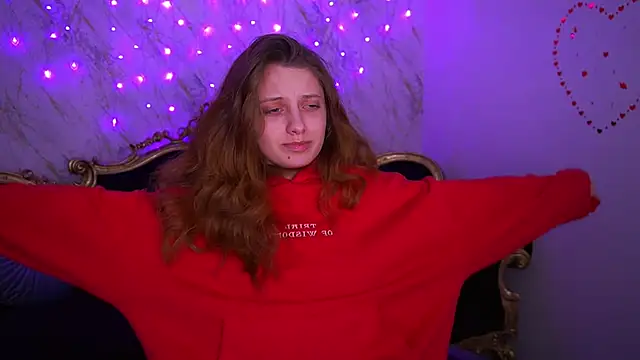 CuteeFoxy online show from March 4, 1:30 pm